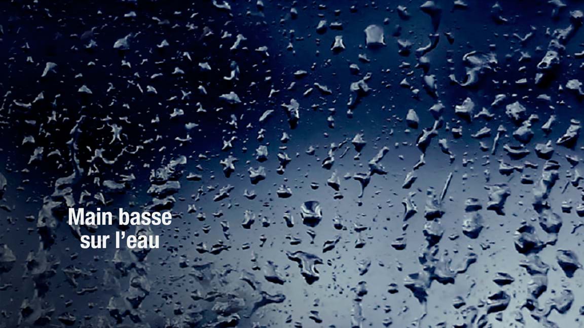 Main basse sur l'eau